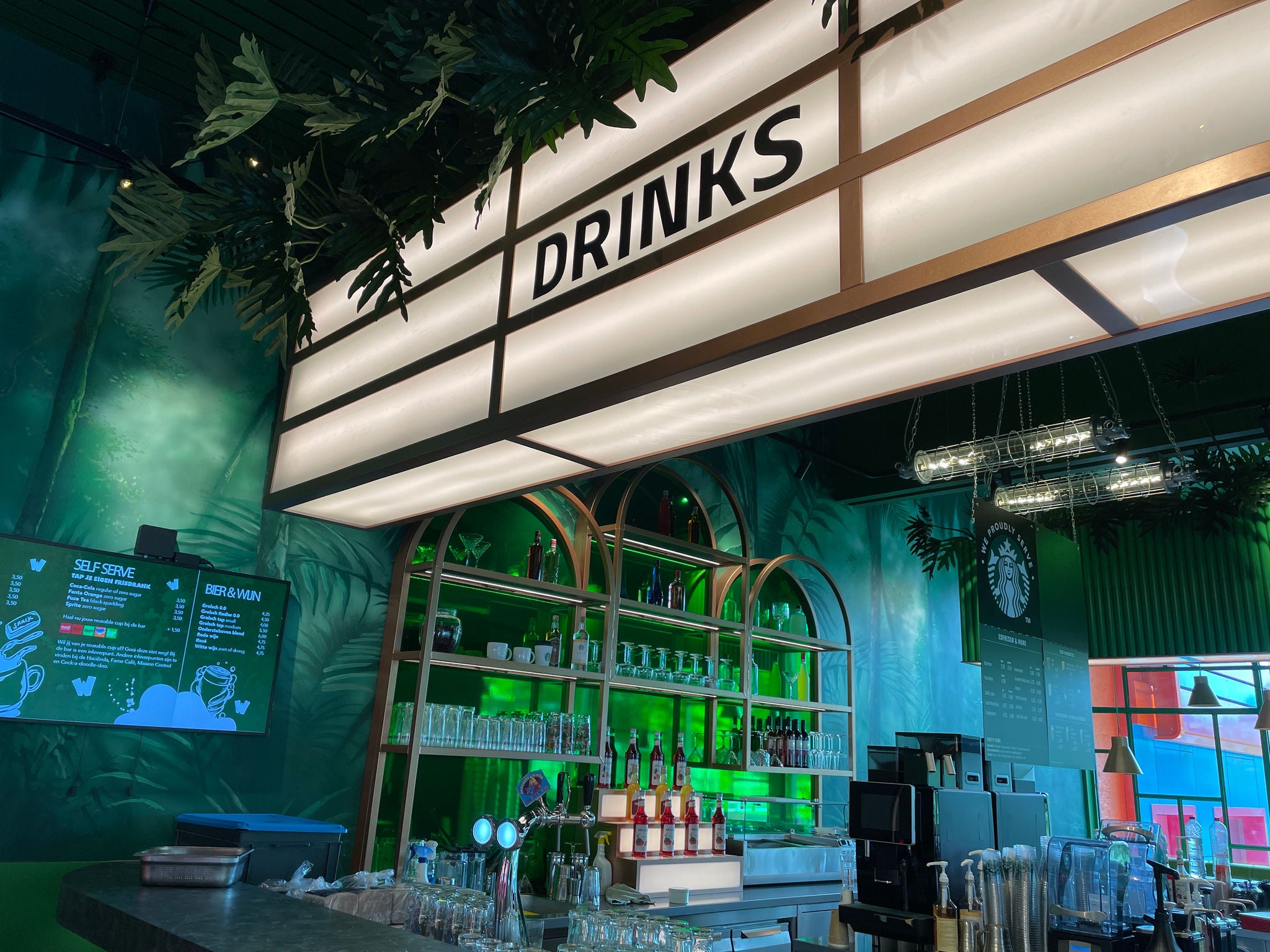 Yummy Tummy's bar with delicious Starbucks specialties.