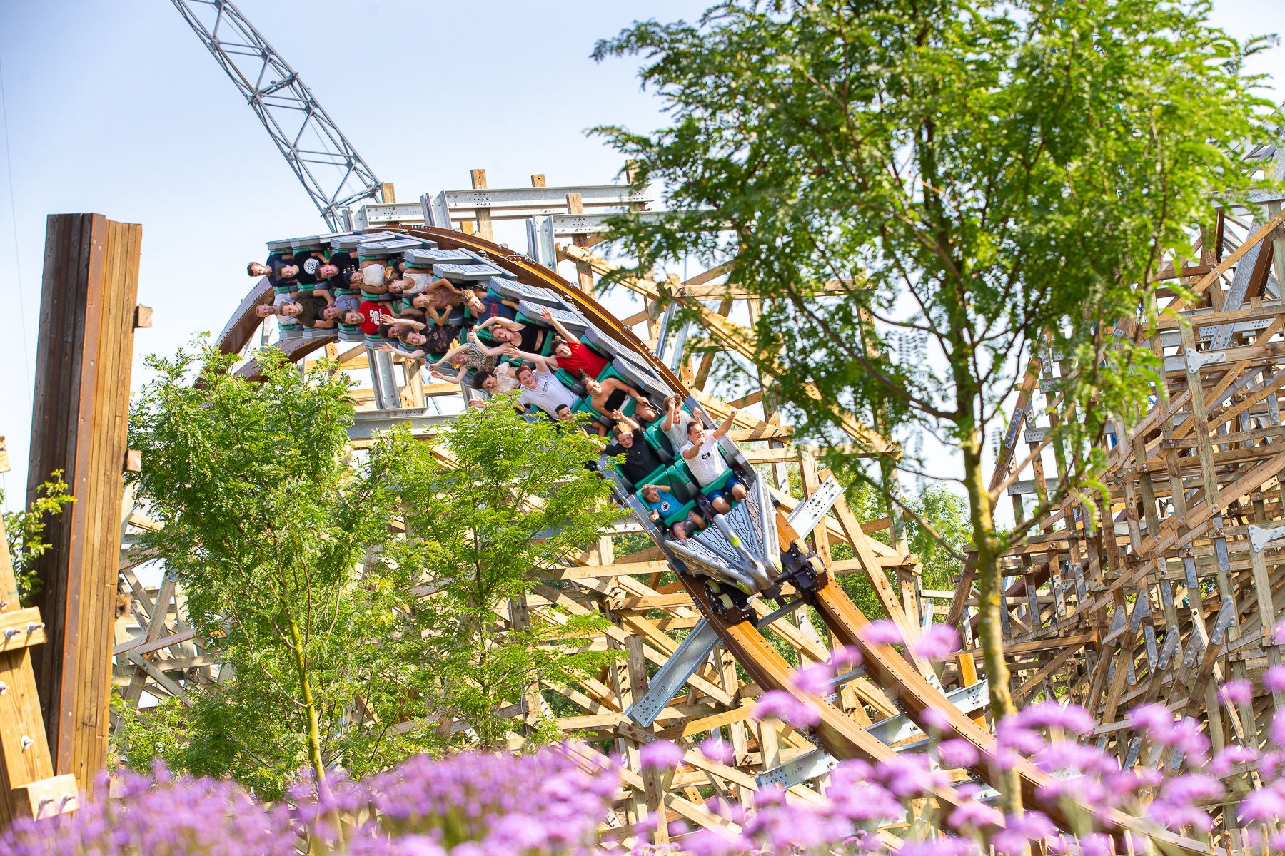 Beleef de nieuwste achtbaan in Walibi YOY.