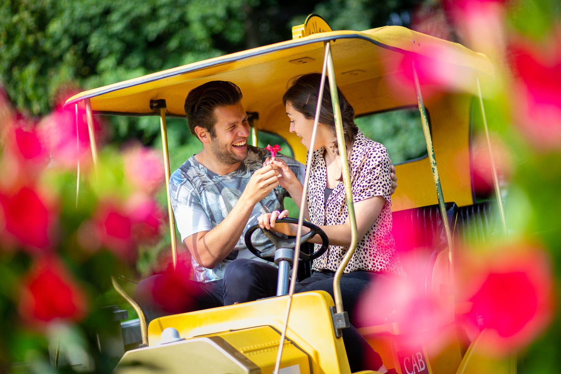 Machen Sie mit Ihrer Familie eine Spritztour in den Oldtimern von Le Tour des Jardins.
